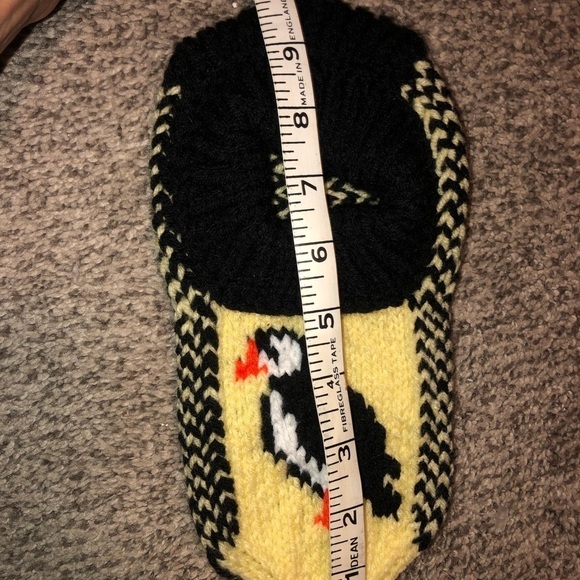 VINTAGE Hand Knit Puffin Bird Slippers Ladies 9.5 - 10 (Stretchy) Approx 10” - Picture 4 of 4